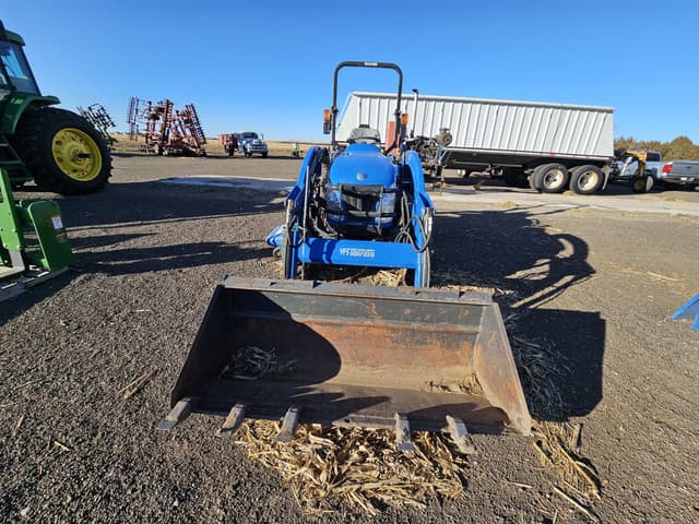 Image of New Holland Boomer 2035 equipment image 1