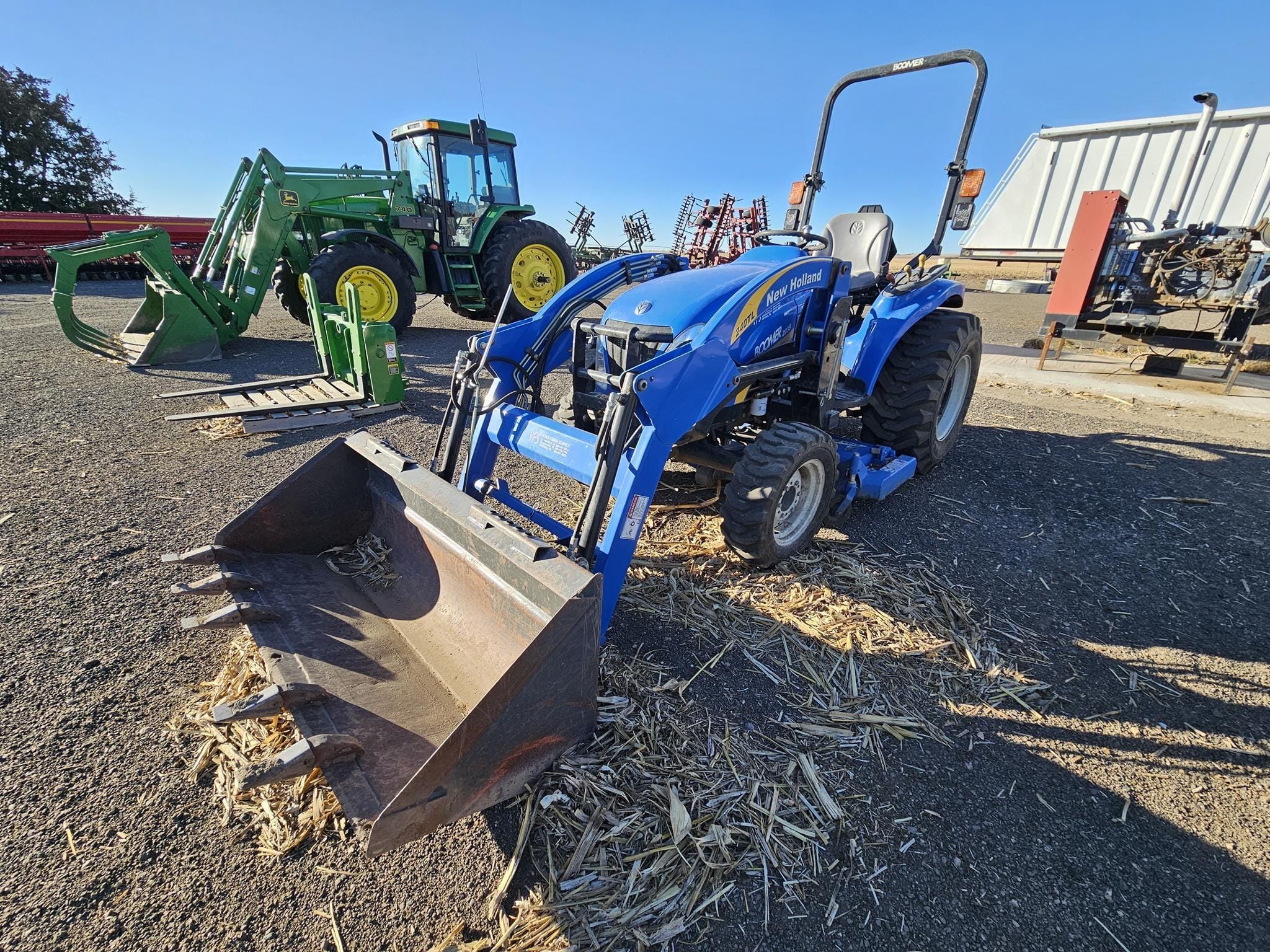 New Holland Boomer 2035 Equipment Image0