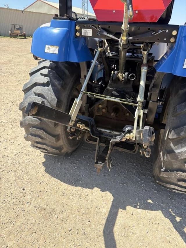 Image of New Holland Boomer 24 equipment image 4