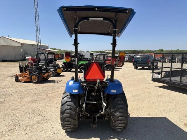 Image of New Holland Boomer 24 equipment image 3