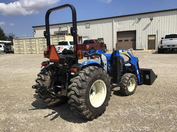 Image of New Holland Boomer 30 equipment image 4