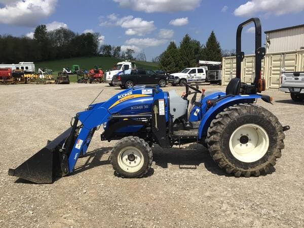Image of New Holland Boomer 30 equipment image 3