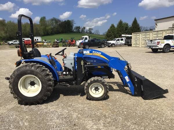 Image of New Holland Boomer 30 equipment image 2