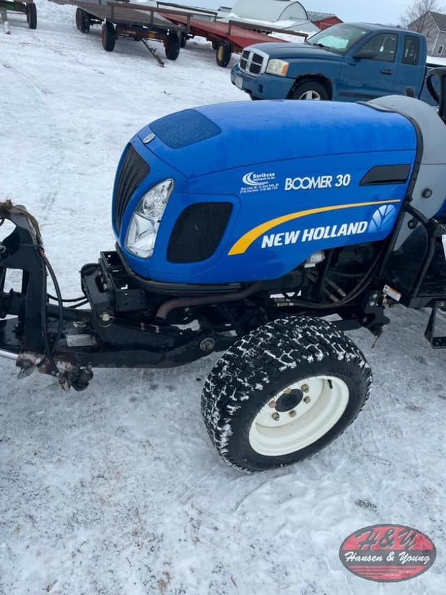 Image of New Holland Boomer 30 equipment image 4