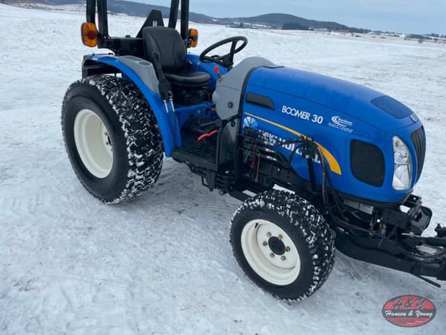 Image of New Holland Boomer 30 equipment image 2