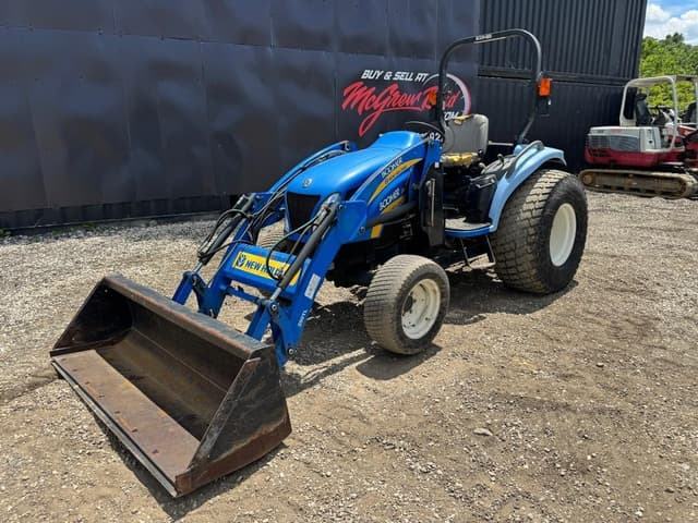 Image of New Holland Boomer 3040 equipment image 1