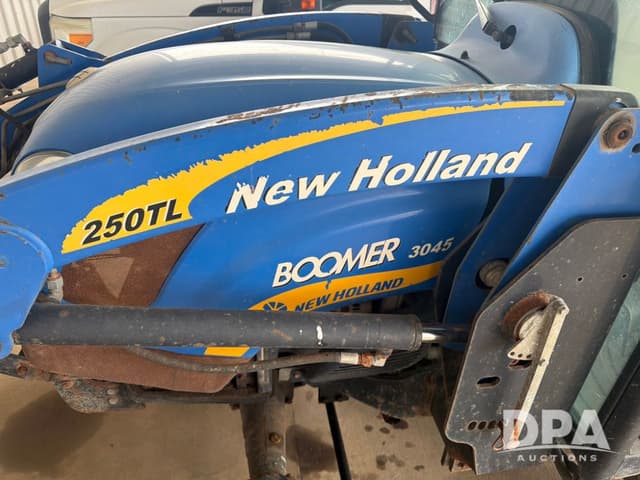 Image of New Holland Boomer 3045 equipment image 4