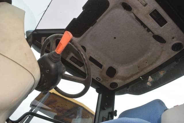 Image of New Holland Boomer 3045 equipment image 4