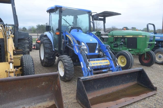 Image of New Holland Boomer 3045 equipment image 3
