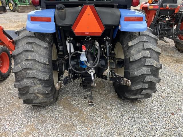 Image of New Holland Boomer 3050 equipment image 4