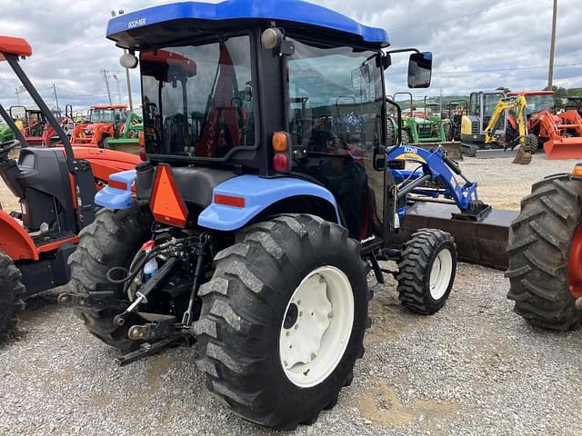 Image of New Holland Boomer 3050 equipment image 2