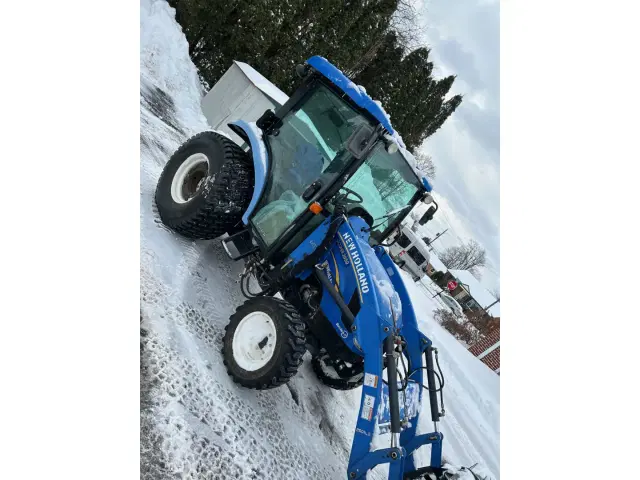 Image of New Holland Boomer 3050 equipment image 1