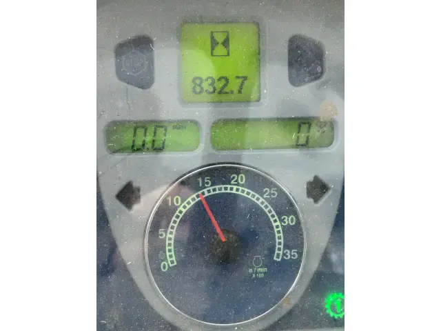 Image of New Holland Boomer 3050 equipment image 2