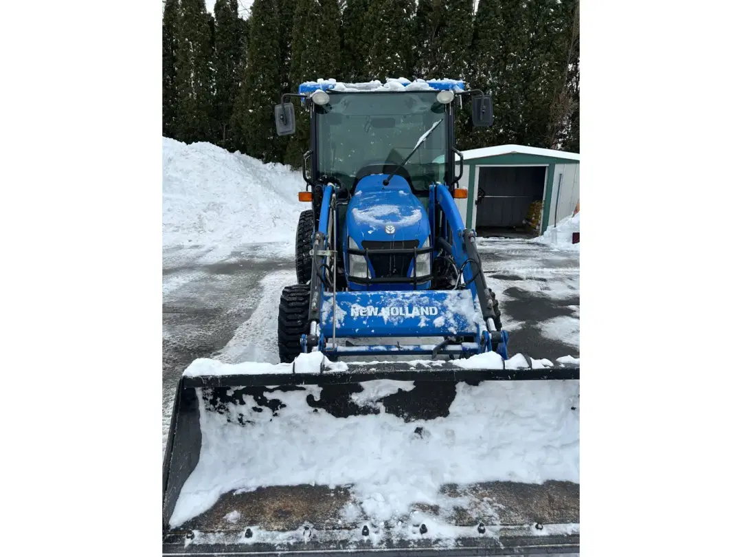 Image of New Holland Boomer 3050 Primary image