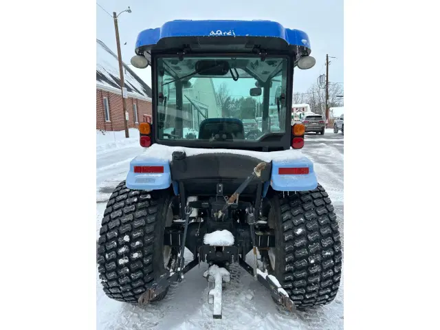 Image of New Holland Boomer 3050 equipment image 4