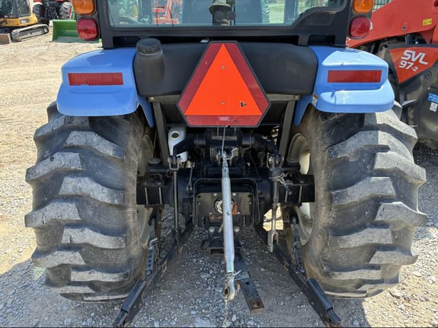 Image of New Holland Boomer 3050 equipment image 4