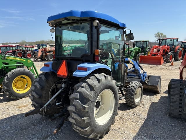 Image of New Holland Boomer 3050 equipment image 2