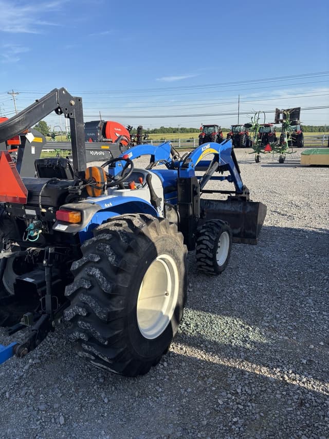 Image of New Holland Boomer 35 equipment image 2