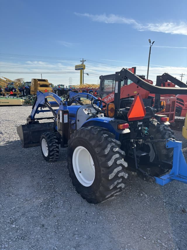 Image of New Holland Boomer 35 equipment image 4