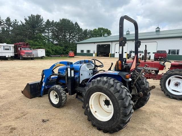 Image of New Holland Boomer 35 equipment image 2