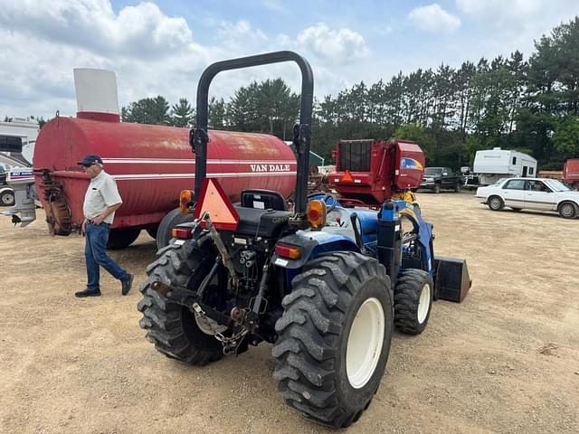 Image of New Holland Boomer 35 equipment image 4