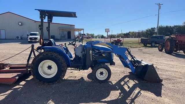 Image of New Holland Boomer 35 equipment image 3