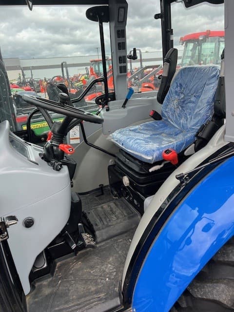 Image of New Holland Boomer 37 equipment image 4