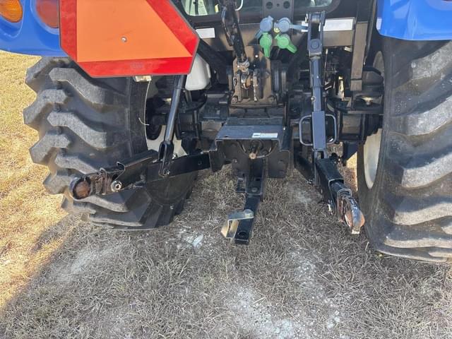 Image of New Holland Boomer 37 equipment image 4