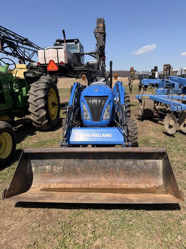 Image of New Holland Boomer 37 equipment image 1