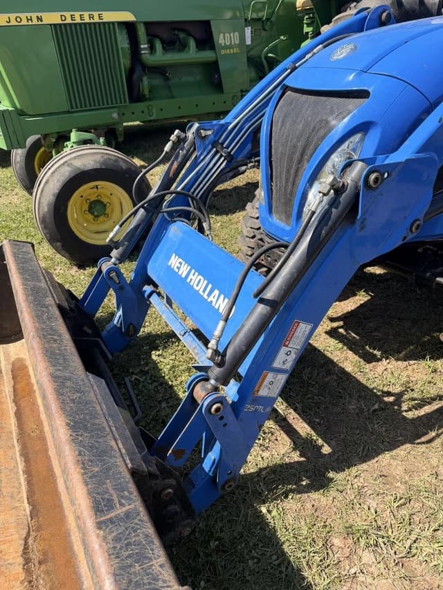 Image of New Holland Boomer 37 equipment image 3