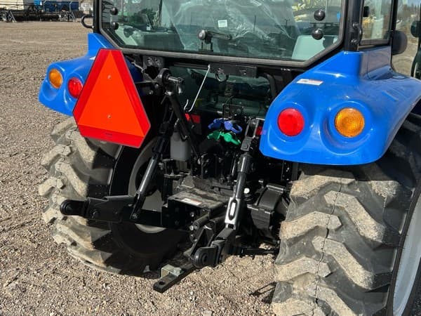 Image of New Holland Boomer 40 equipment image 2