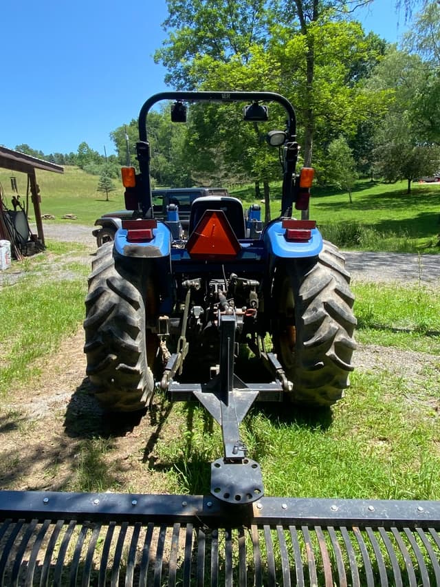 Image of New Holland Boomer 4060 equipment image 2