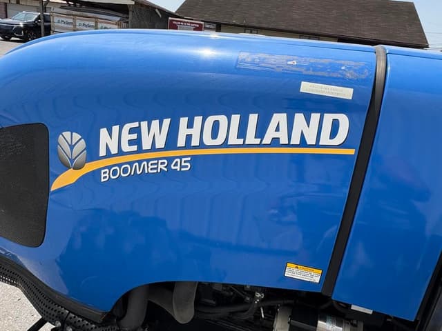 Image of New Holland Boomer 45 equipment image 4