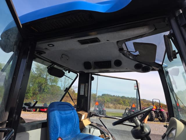 Image of New Holland Boomer 54D equipment image 4