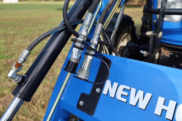 Image of New Holland Boomer 55 equipment image 2