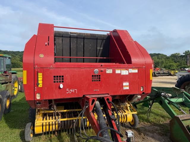 Image of New Holland BR7090 equipment image 1