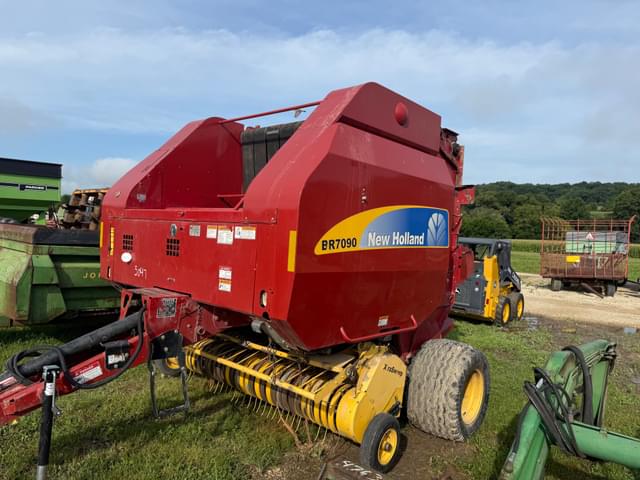 Image of New Holland BR7090 equipment image 3