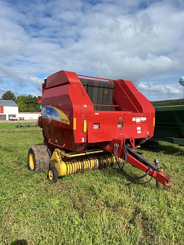 Image of New Holland BR7090 equipment image 1