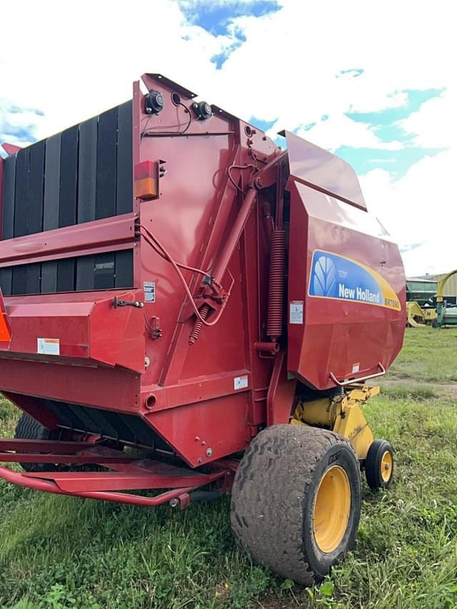 Image of New Holland BR7090 equipment image 4