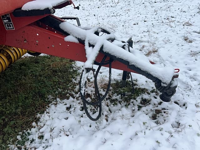 Image of New Holland BR740 equipment image 4