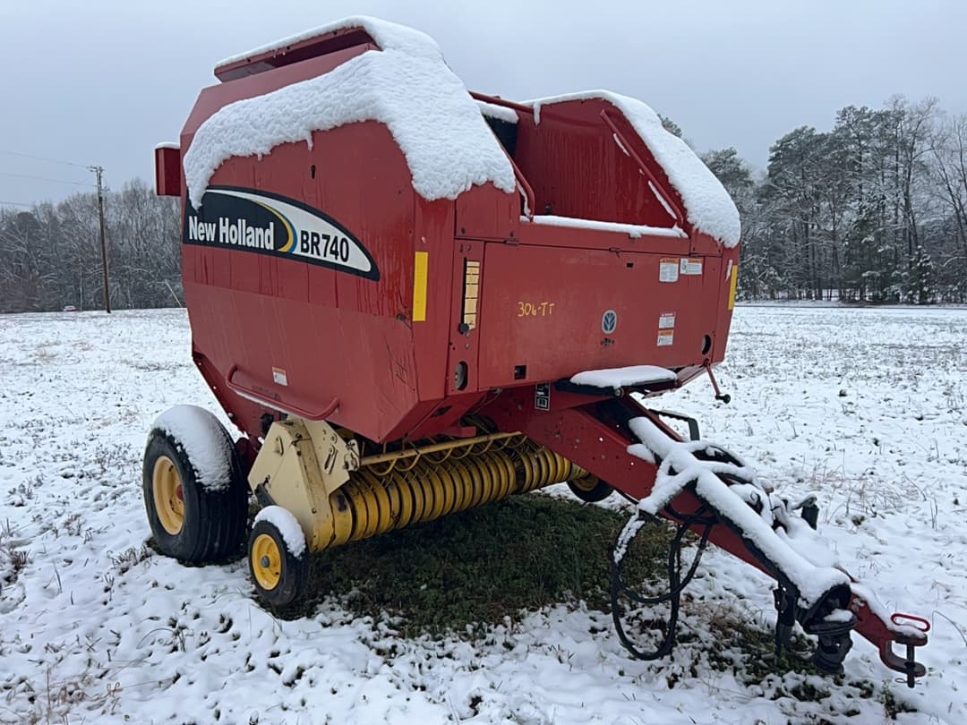 Image of New Holland BR740 Primary image
