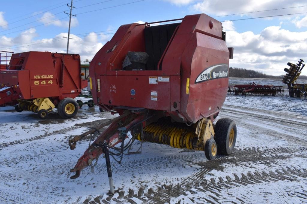 New Holland BR750 Equipment Image0