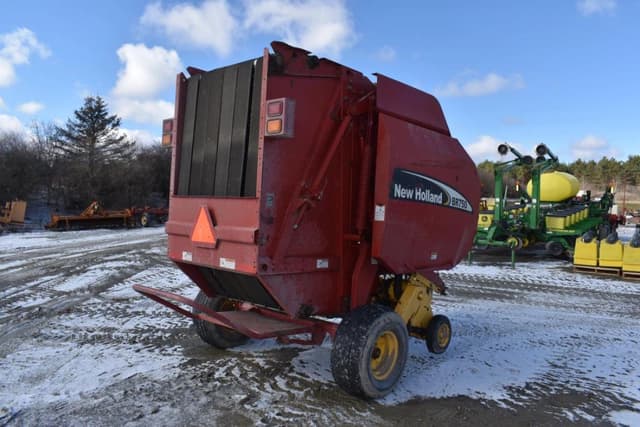Image of New Holland BR750 equipment image 2