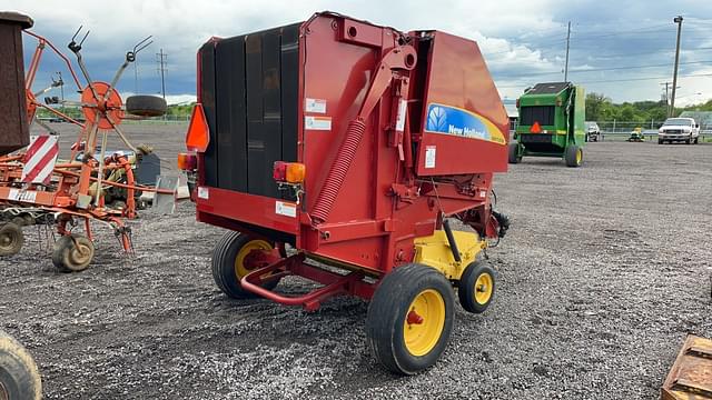 Image of New Holland BR7050 equipment image 3