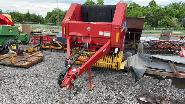 Image of New Holland BR7050 equipment image 1