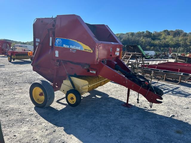 Image of New Holland BR7050 equipment image 2