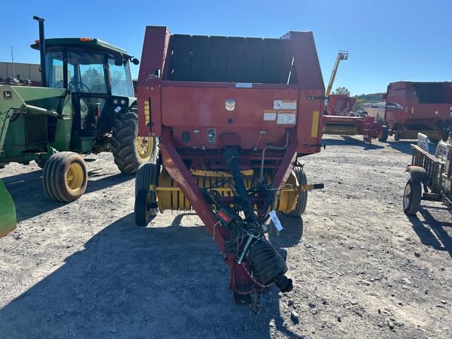 Image of New Holland BR7050 equipment image 3