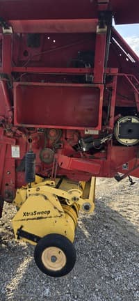 Image of New Holland BR7060 equipment image 2