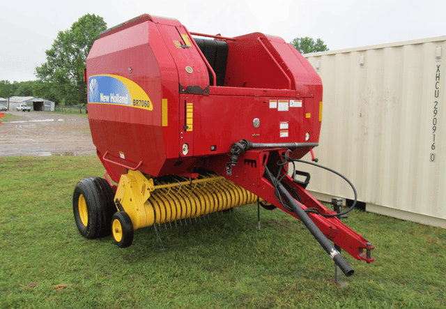 Image of New Holland BR7060 equipment image 1