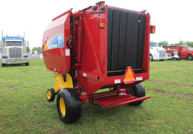 Image of New Holland BR7060 equipment image 3